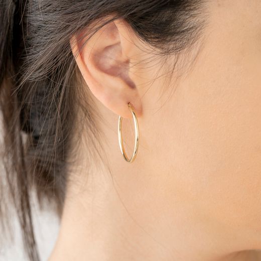33-A302 Pendientes Aros superficie pulida en Oro de 18 Kl. Diámetro interior de 25mm y grosor 2mm.