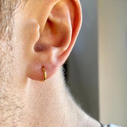 99-AE2 Pendientes oro 18K unisex en forma de aros o criollas  pequeños superficie lisa y pulida