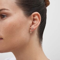 99-AE2 Pendientes oro 18K unisex en forma de aros o criollas  pequeños superficie lisa y pulida