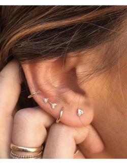 99-AE3 Pendientes unisex en oro de 18K en forma de tubo parte superficial lisa y pulida