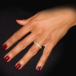 01-184020A Media alianza de oro 18k con diamantes talla brillante