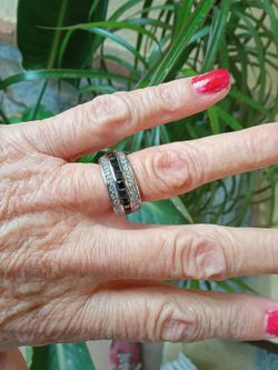 Anillo mujer de plata 1ª ley 925 con dos tiras de circonitas y una tira de zafiros colección Eternity