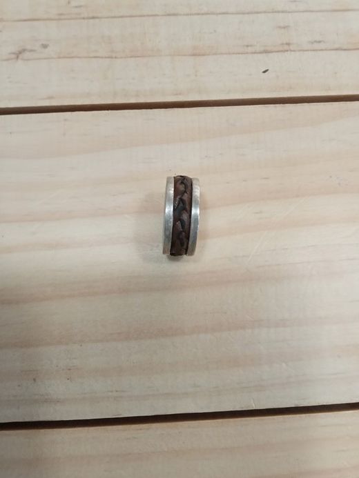 Anillo plata de ley envejecida para hombre y cuero trenzado