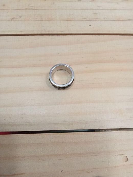 Anillo plata de ley envejecida para hombre y cuero trenzado