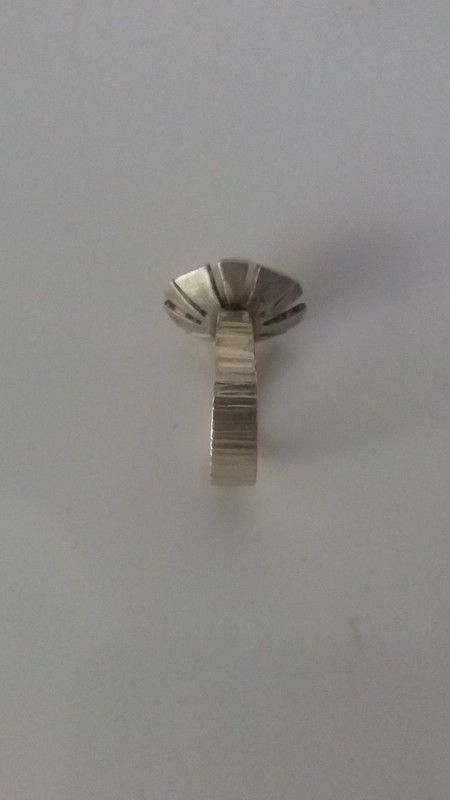 Anillo rústico de plata para mujer con piedra Jade