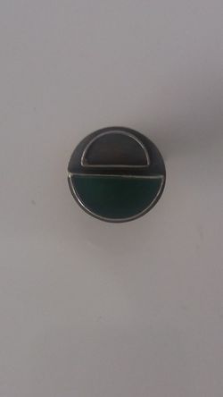 8867 Anillo macizo en plata de ley envejecida y piedra Jade