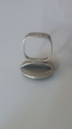 8867 Anillo macizo en plata de ley envejecida y piedra Jade