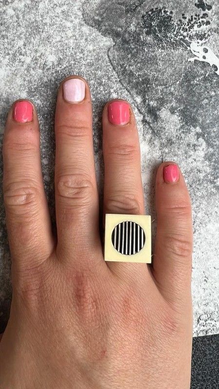 Anillo de plata 1ª ley con resina blanca