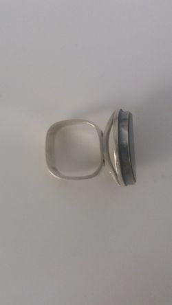 8867 Anillo macizo en plata de ley envejecida y piedra Jade
