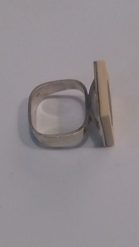 Anillo de plata 1ª ley con resina blanca