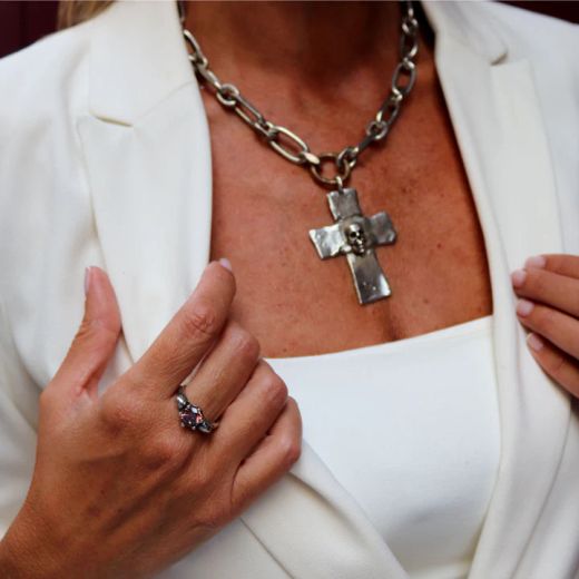 SR026X Anillo Plata de Palo mujer de dos calaveras en plata y piedra granate