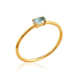 Anillo de mujer discreto y elegante de oro amarillo de 18k con aguamarina central oval