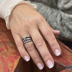 WR103X Anillo Plata de Palo mujer de Plata 925 con circonitas blancas y circonita central marrón anillo elaborado artesanalmente con tres aros de Plata 925