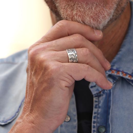 SR019X Anillo Plata de Palo de plata con grabados de calavera este anillo es la combinación perfecta de estilo y rebeldía