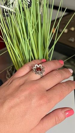 Anillo de plata de ley flor con Granate natural