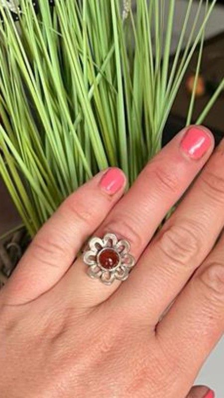 Anillo de plata de ley flor con Granate natural