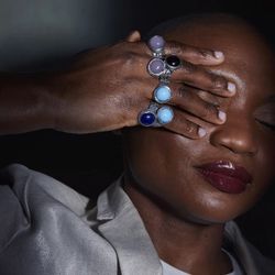 Anillo Elena WR118X anillo PLATA DE PALO para mujer de plata 925 presenta una hermosa piedra rosa circular, que le da un toque delicado y femenino