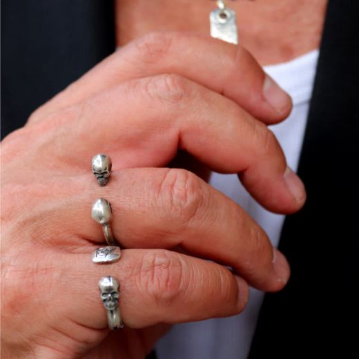 SR027X Anillo unisex Plata de Palo modelo Kizuna con dos calaveras en plata de ley