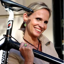 WR157X Anillo PLATA DE PALO elegante para Mujer modelo Sei de plata 925 y piedra verde con circonitas negras