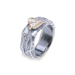 BR001B Anillo Plata de Palo de hombre con plata y corazón en bronce