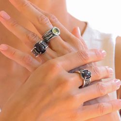 WR083V Anillo Plata de Palo CLARI para mujer con piedra olivina