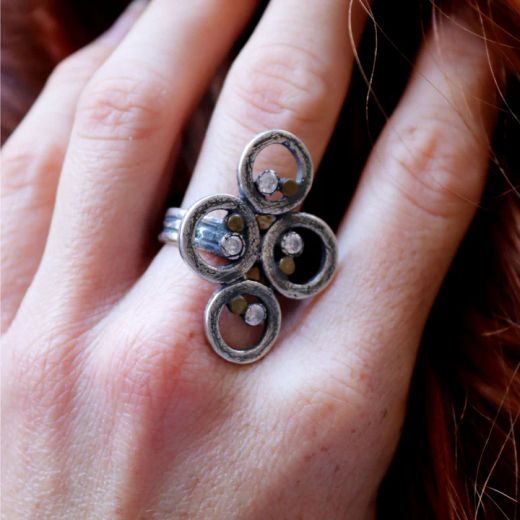 WR147X Anillo Plata de Palo Mujer modelo Enrai, círculos de plata 925 con puntos de bronce y cironita