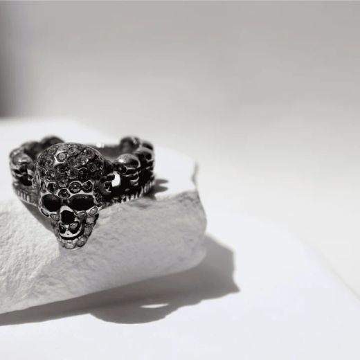 SR029X Anillo Plata de Palo unisex con calaveras de plata y circonitas blancas
