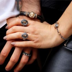 SR011A Anillo unisex SKULL Plata de Palo calavera central