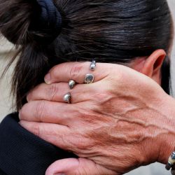 SR025X Anillo unisex PLATA DE PALO Yomi de dos calaveras en plata de ley