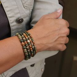 BB047A Pulsera Plata de Palo elástica colección JADIS unisex con Jade verde y Jade madera
