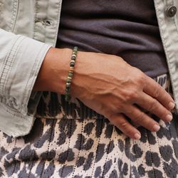 BB047B Pulsera Plata de Palo elástica modelo GALDUR unisex con Jade verde