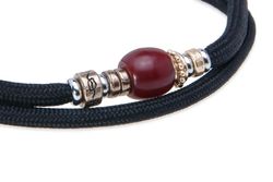 BB053N Pulsera unisex Plata de Palo doble de nylon color negro con resina granate modelo Olyn