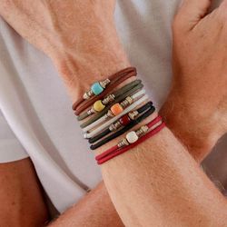 BB053N Pulsera unisex Plata de Palo doble de nylon color negro con resina granate modelo Olyn