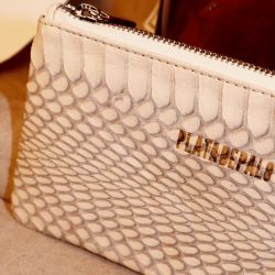 ACS035B Bolsito Mujer Marga Plata de Palo de mujer perfecto para llevar tus pertenencias