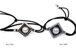 BRU1242 Pulseras la bruixeta plata triangular perlas