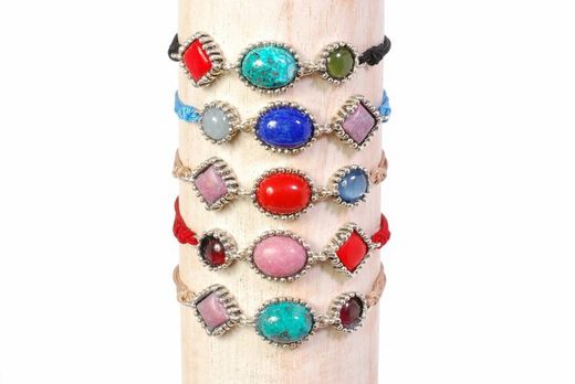 BRU1785p1 Pulsera la bruixeta de hilo y piedras preciosas