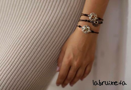BRU1847p Pulsera la bruixeta de plata rugosa ennegrecida con goma elástica