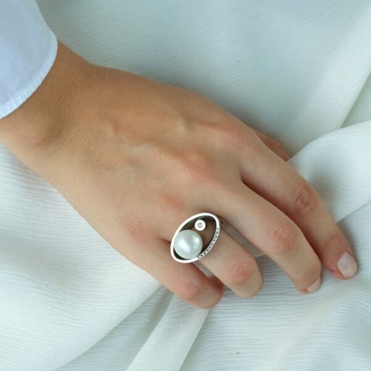 BRU2075SP Anillo la bruixeta oval de plata y perla natural