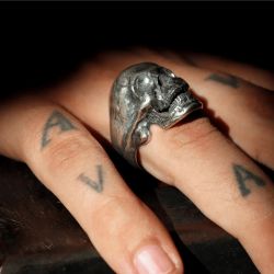 CAR12A Anillo unisex Plata de Palo calavera plata