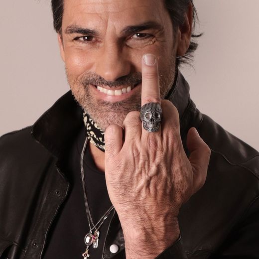 CAR2B Anillo Plata de Palo calavera plata y circonitas