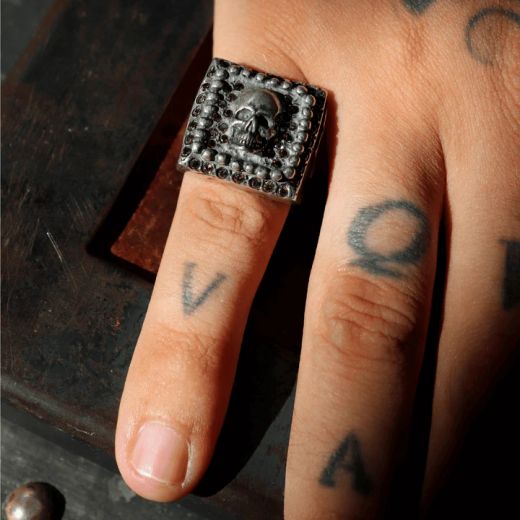 CAR5 Anillo plata estilo sello con calavera