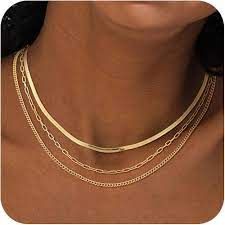Collar macizo semirrígido de mujer en oro de 18 Kilates, una pieza elegante y extremada