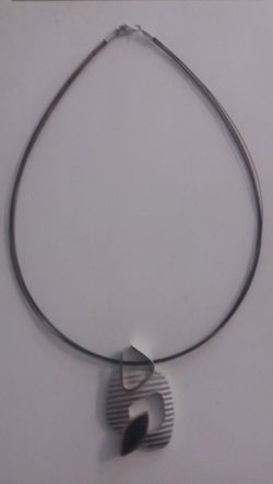 Colgante de plata maciza matizada y Ónix natural