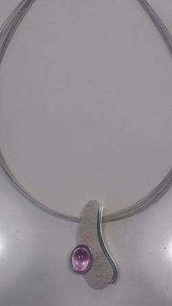 Colgante en plata maciza alargado con cuarzo rosa