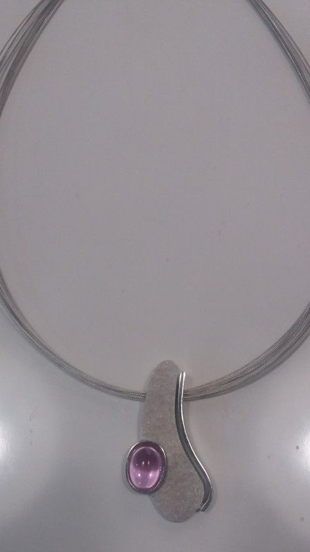 Colgante en plata maciza alargado con cuarzo rosa