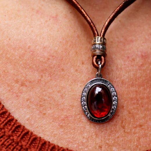 WN265X Collar Plata de Palo refinado de cuero mujer Kurai con de piedra granate y circonitas