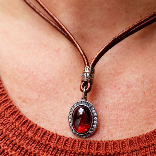 WN265X Collar Plata de Palo refinado de cuero mujer Kurai con de piedra granate y circonitas