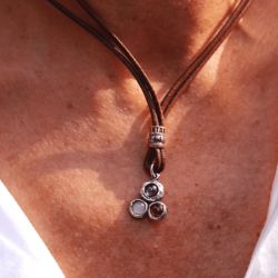 WN249X Collar Plata de Palo cuero de mujer modelo Satori centro de plata 925 con rubí, rosa, y amatista