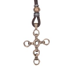 MN027X Collar Plata de Palo de hombre modelo Kagehana de cuero con cruz de bronce