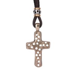 MN028X Collar Plata de Palo de hombre colección Kurai Yoru de cuero con cruz de bronce